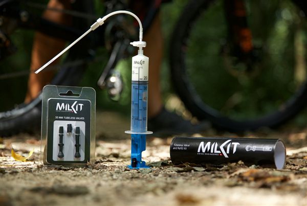 COMPACT MILKIT Tubeless-Servicekit  Schwarz  Ventil Set 45mm