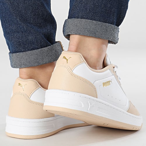 Baskets Femme Court Classy 395021 Puma White Cashew Puma Gold