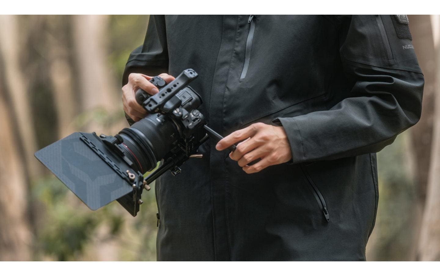 Full Camera Cage für Canon R6 Mark II - SchwarzVerbessert die Funktionalität der Kamera und bietet gleichzeitig zusätzlichen Schutz