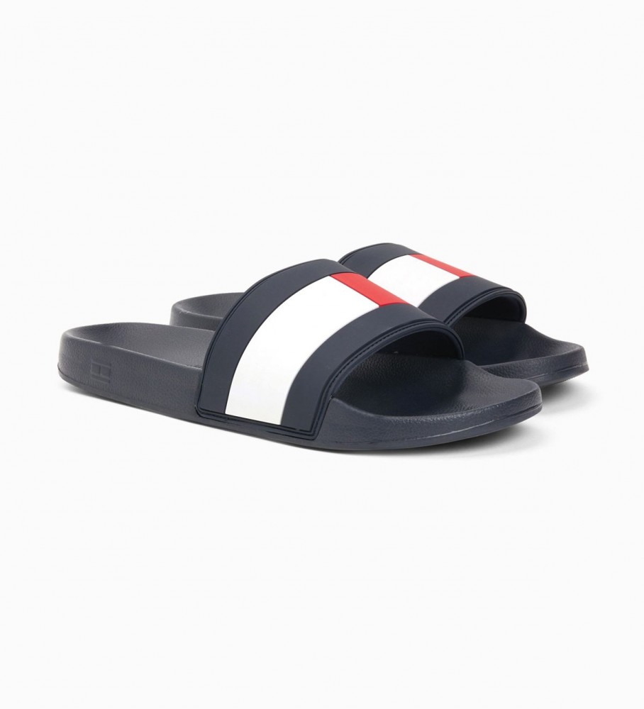 Chinelo Tommy Hilfiger de borracha com bandeira para piscina, estilo marinheiro.