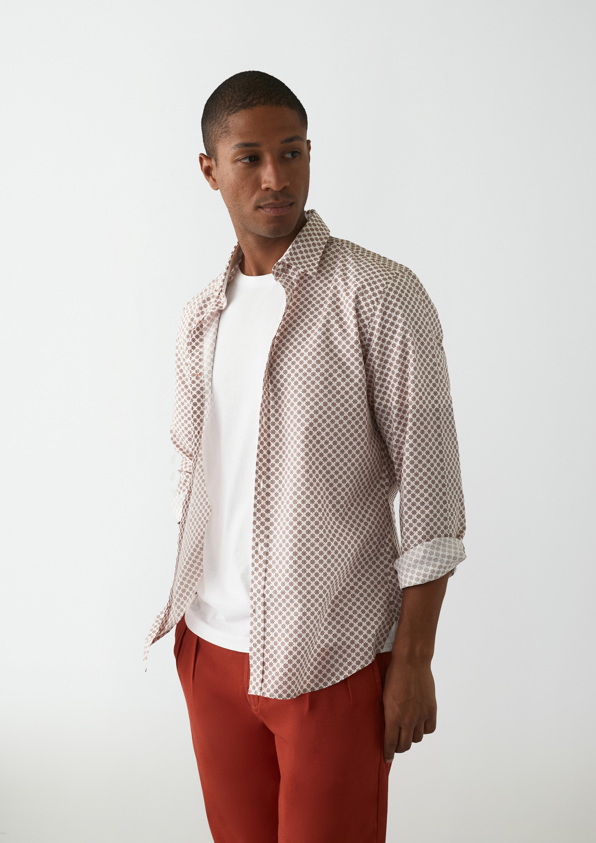 Chemise sport Slim en popeline de coton blanc à motif fantaisie kaki et rouge