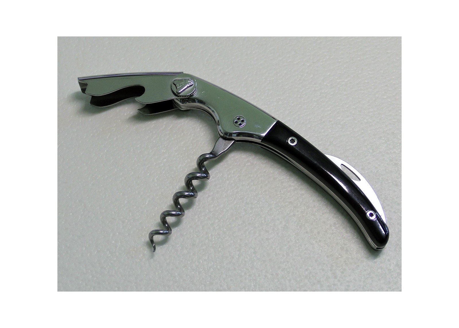 Sommelier Laguiole avec un manche en Corne Brune et mitre inox