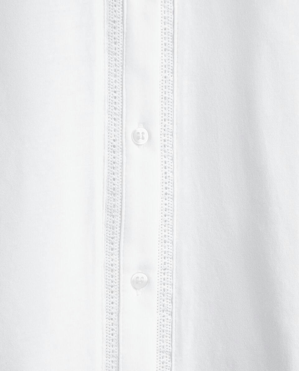 Camisa de algodão com detalhes em renda.