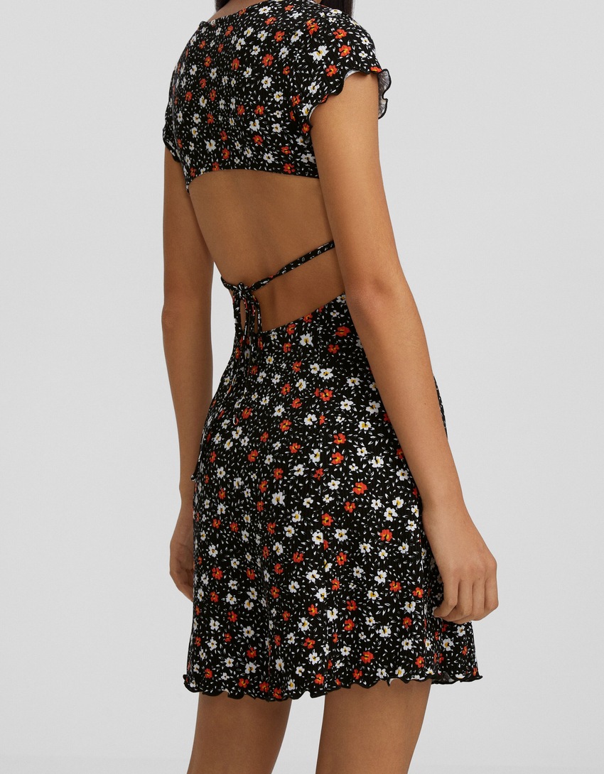 Vestido curto de manga curta com estampa floral