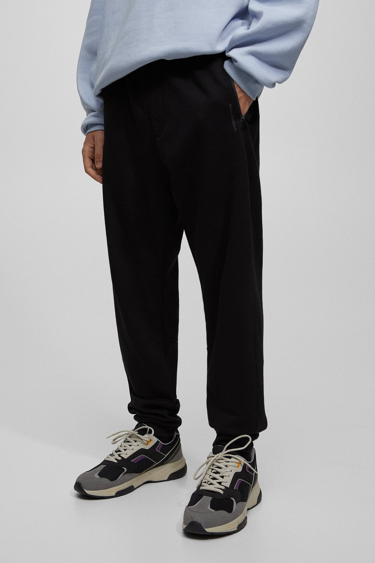 Calça de moletom estilo jogger com zíper - preta