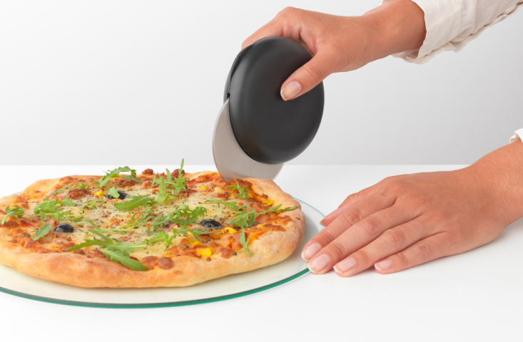 Pizzasnijder plus Mesbeschermer TASTY  - Dark Grey