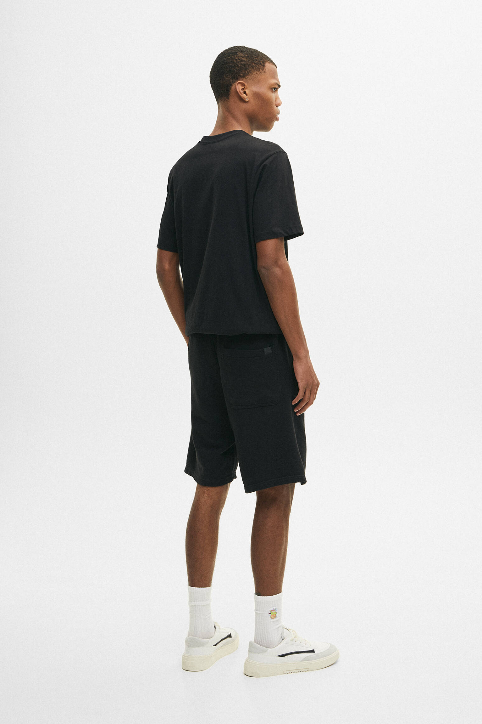 Conjunto Bermuda Jogger e Camiseta - Preto