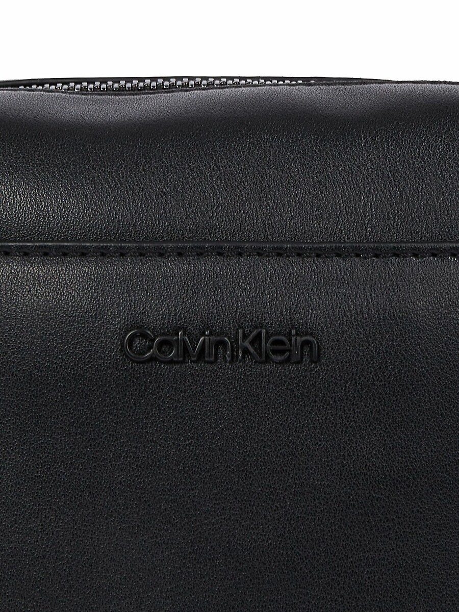 CALVIN KLEIN<br>Bolsa para repórter Clean Essential Cube