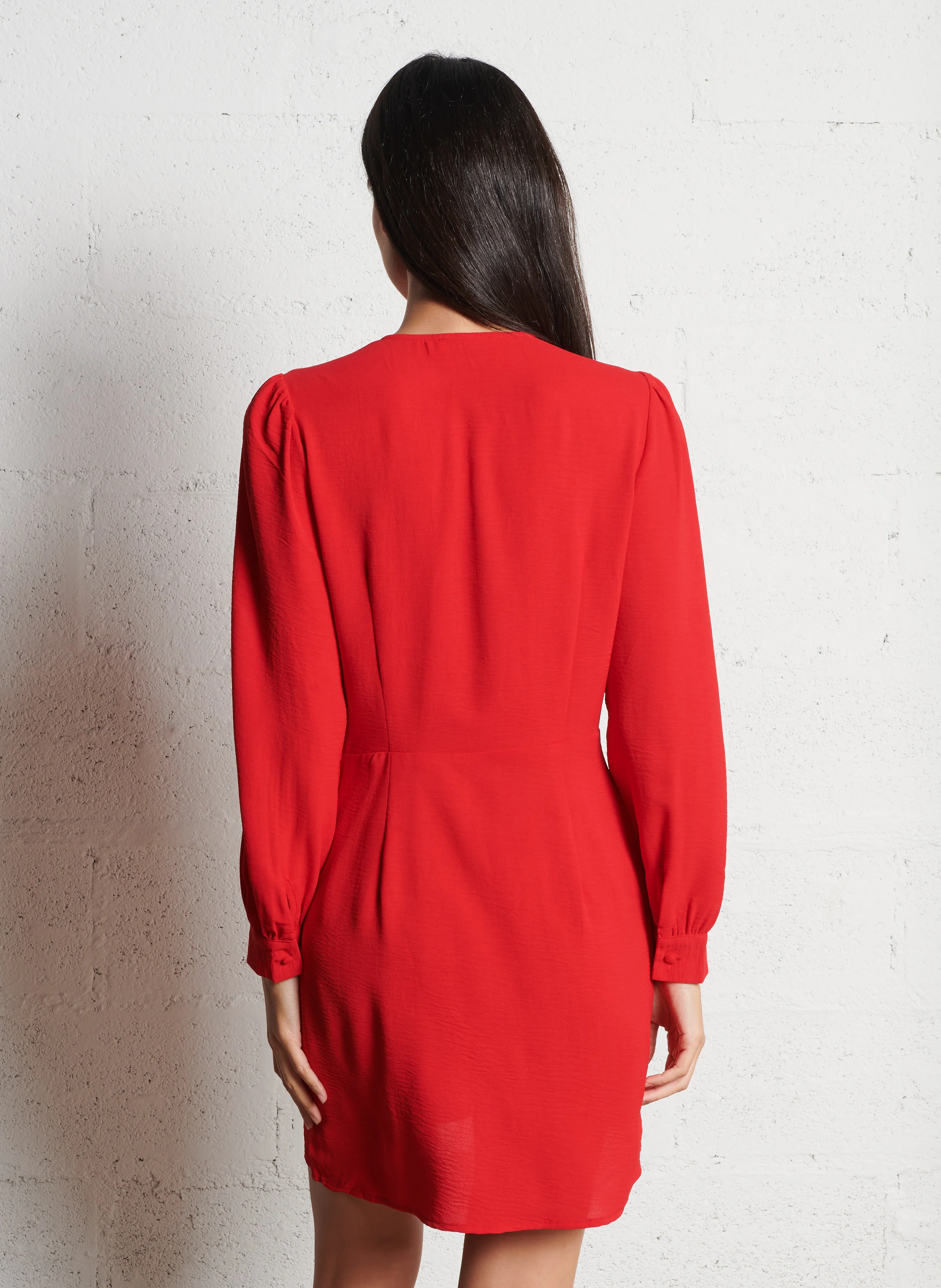 RACHEL - Robe courte cintrée à col V | Rouge