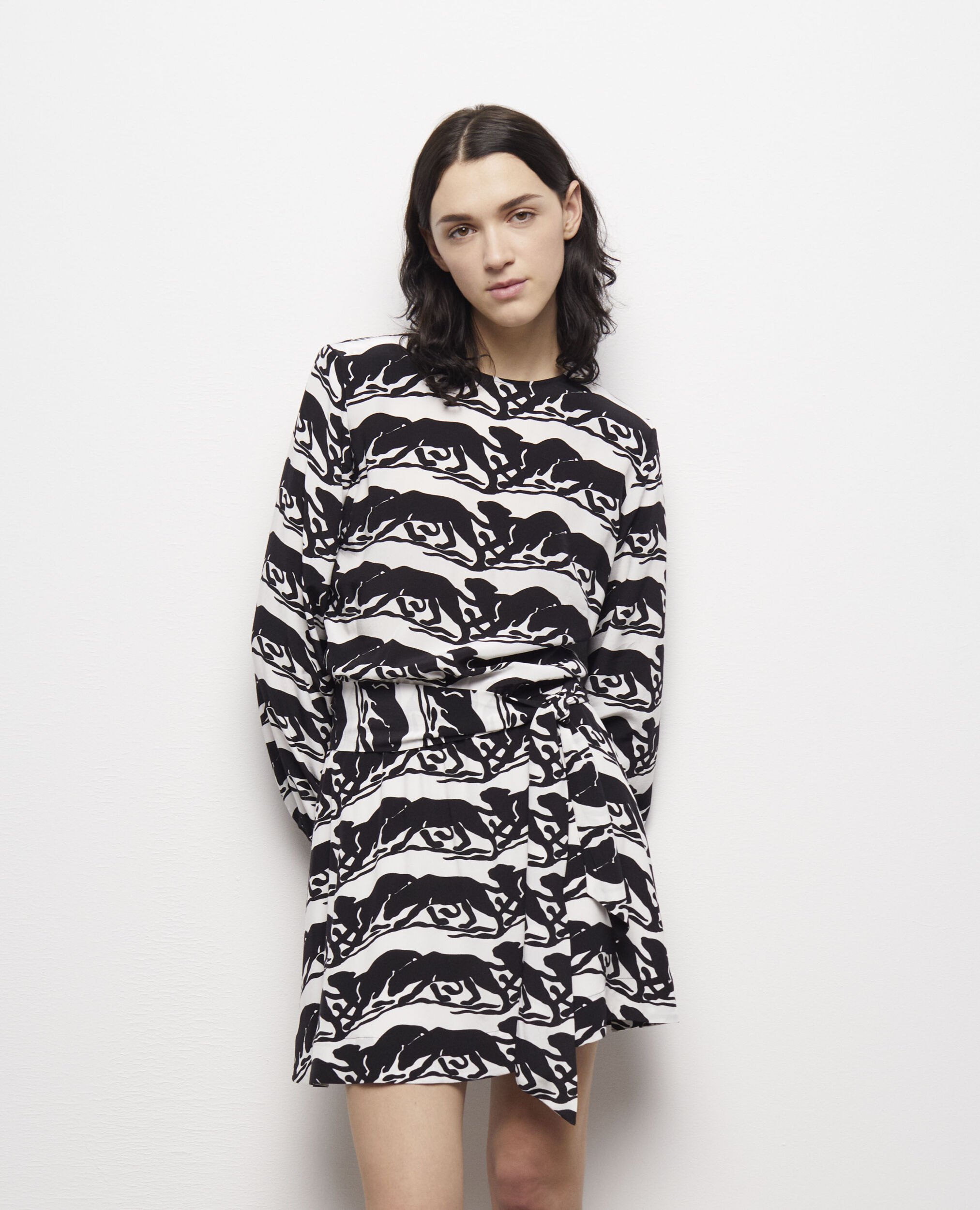 Robe courte avec ceinture imprimée