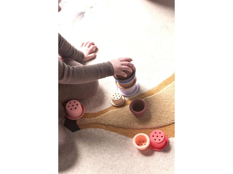 OYOY Stapelspielzeug Tawa 7-teilig, Kirschrot/Beige Spielzeug-Stapelbecher