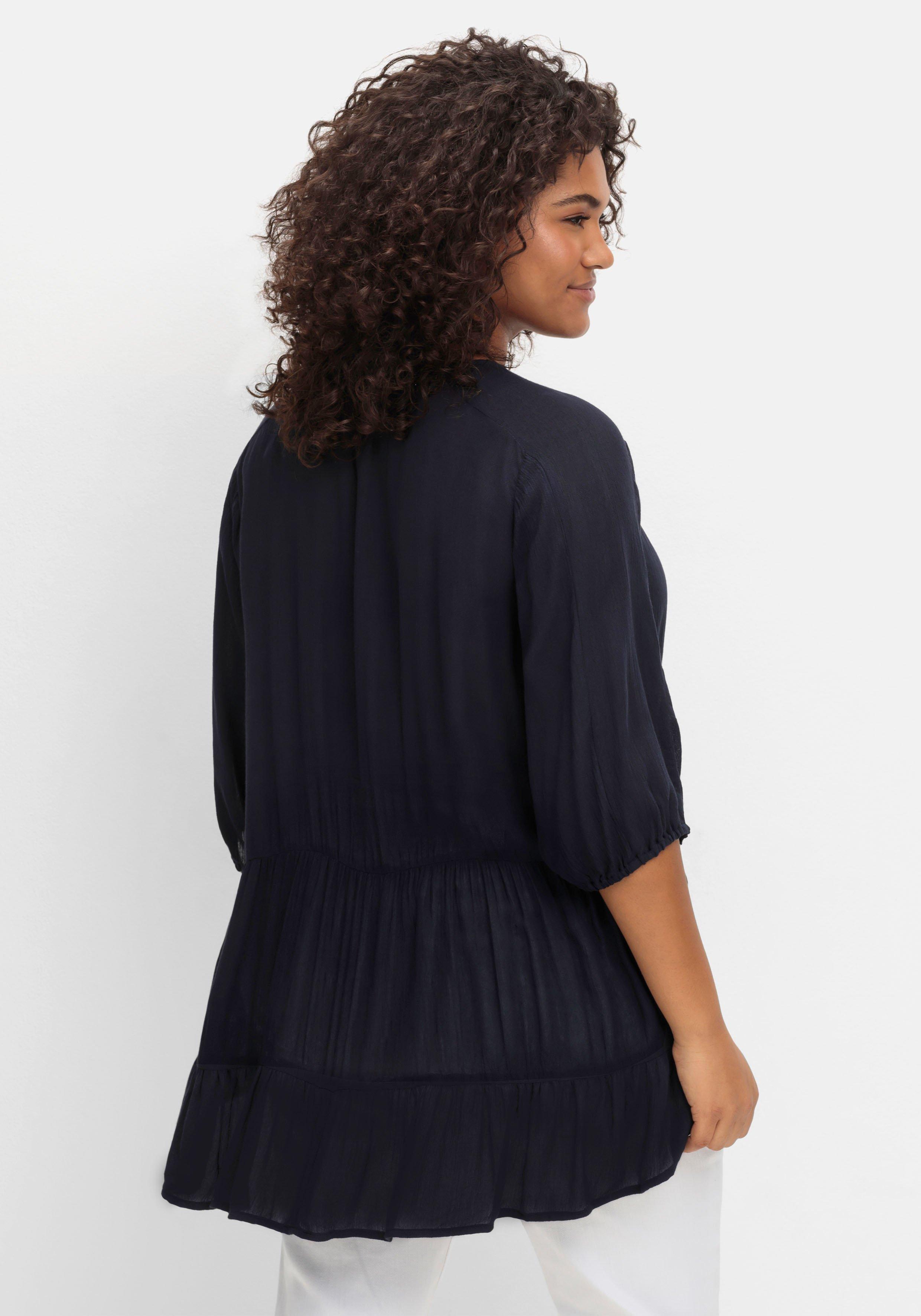 Bluse aus Crêpe, mit Volants am Saum