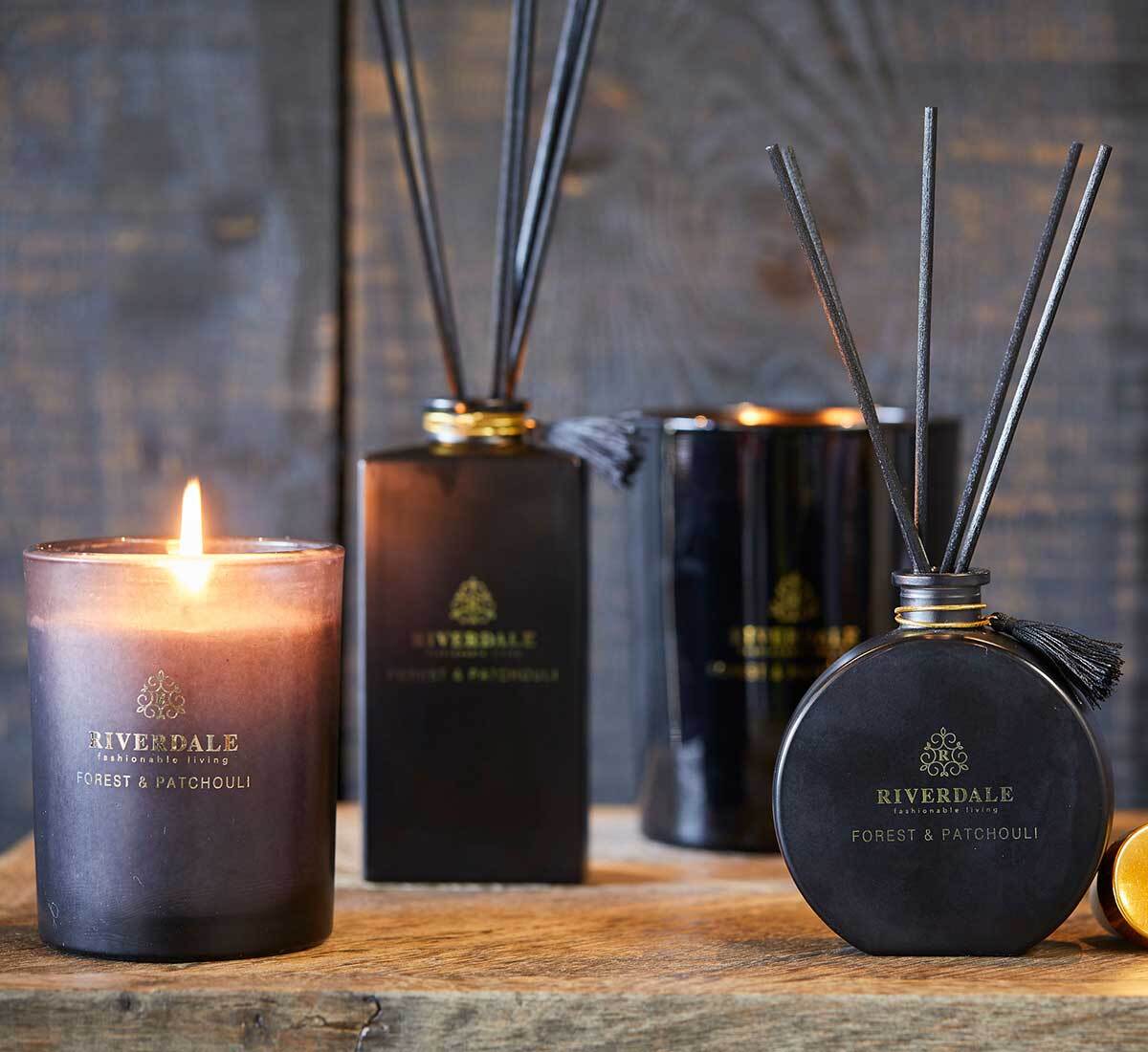 Riverdale geurkaars Boutique roze oud & bergamot 22 uur D 9 H 11