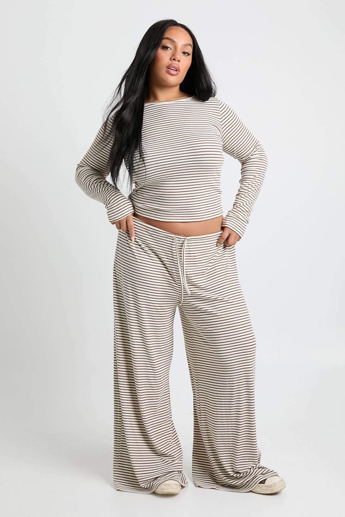 boohoo Plus Tee-shirt bébé à manches longues rayé