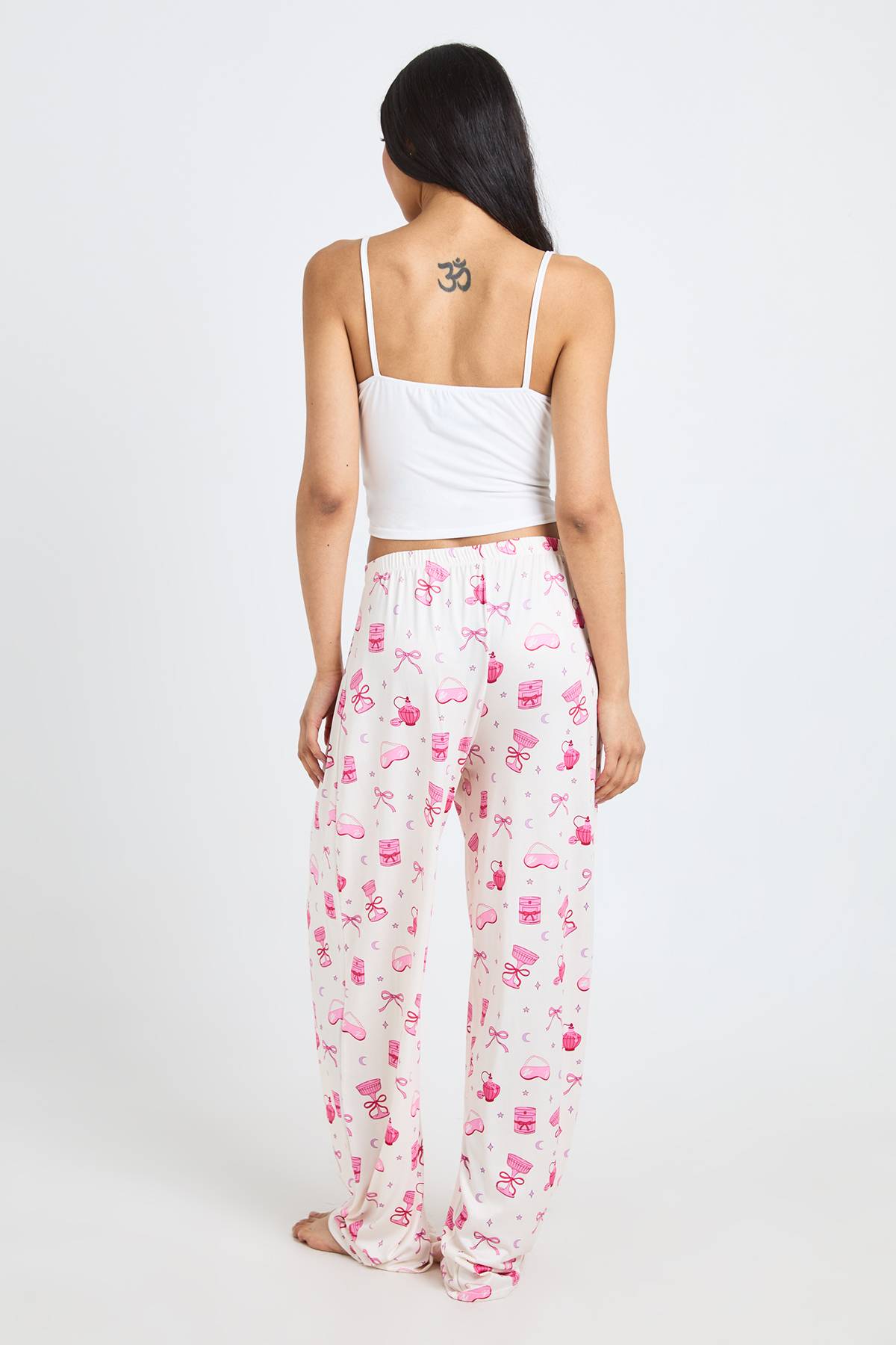 boohoo Ensemble Pyjama Tall Débardeur Et Pantalon Imprimé Martini Et Nœuds