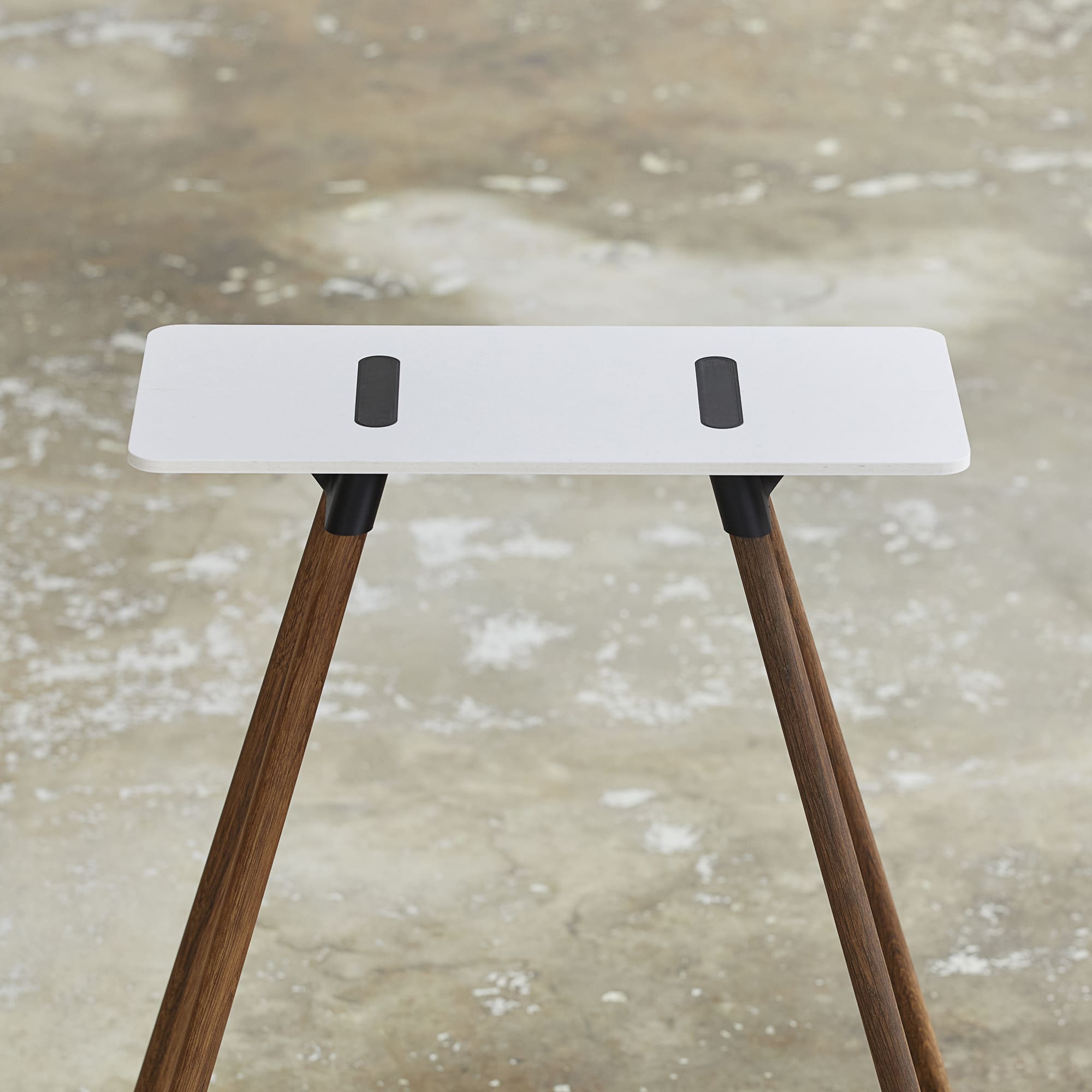 Tons Classic Table med holder kit smoked oak
