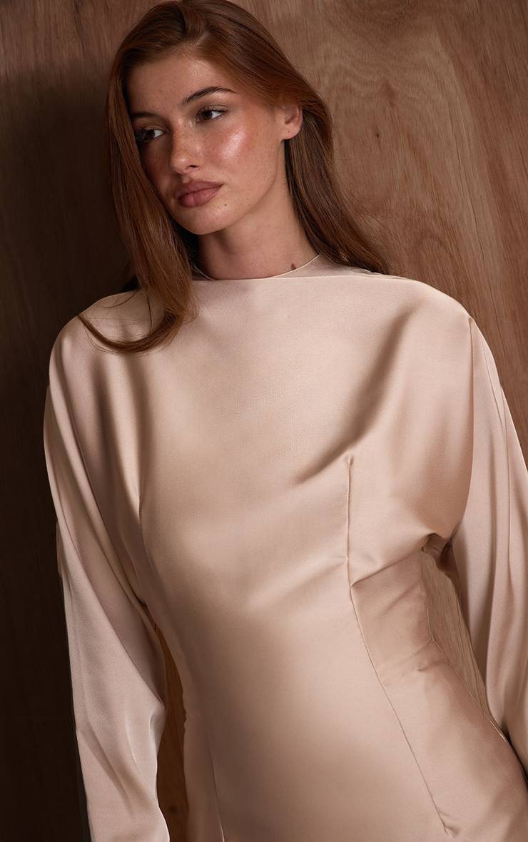 Champagne Robe Longue Plt Label En Satin Col Montant Avec Jupe Sirène En Mousseline