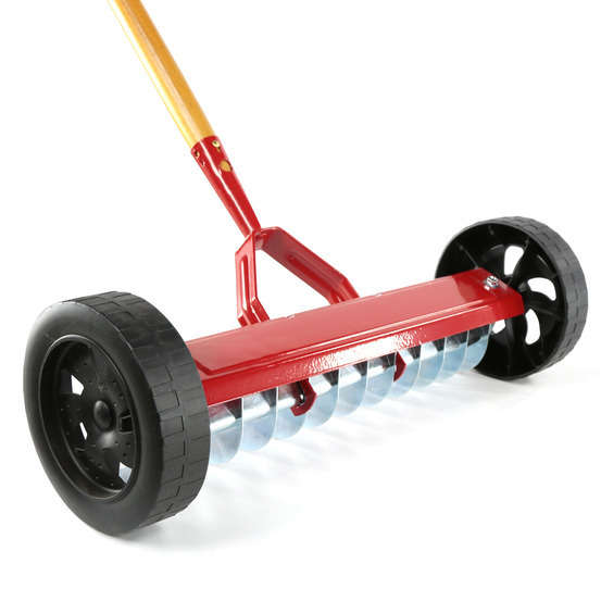 Scarificateur sur roues en acier avec manche en bois L150cm