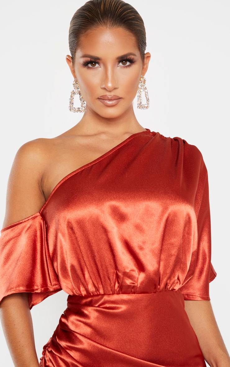 Rouille Robe Midi En Satin À Une Épaule Avec Jupe Froncée