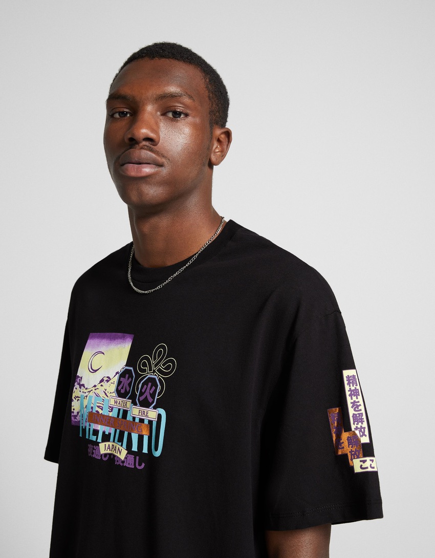 Camiseta de manga curta com estampa e modelagem quadrada