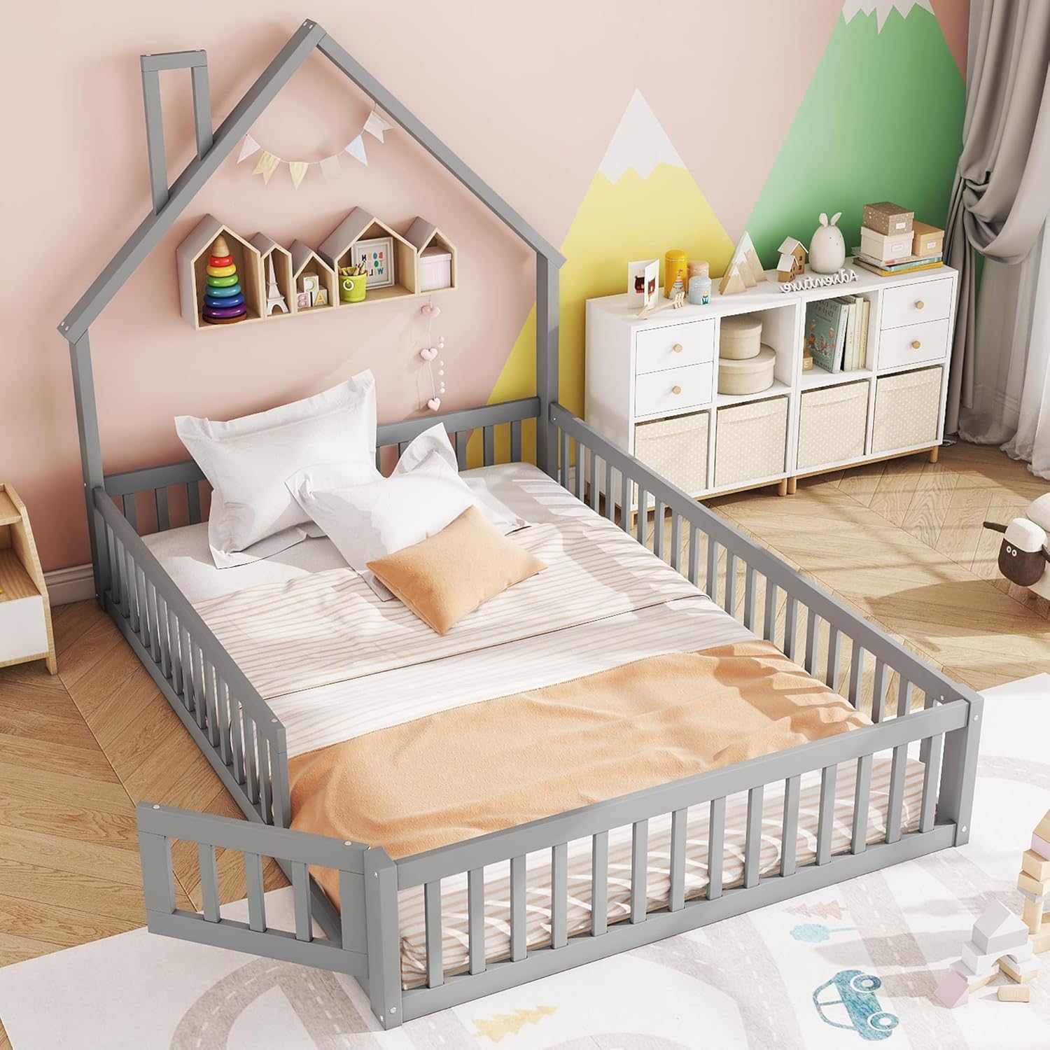 Merax Kinderbett Bodenbett 140x200 cm Hausbett mit Rausfallschutz & Lattenrost, Schornsteinform, öffnbarem Zaun - Montessori Bett, Jugendbett, Holz Bettgestell(ohne Matratze), Grau