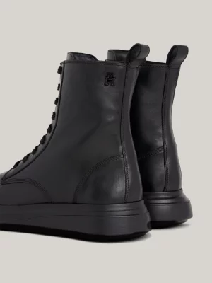 Bota de cano médio em couro