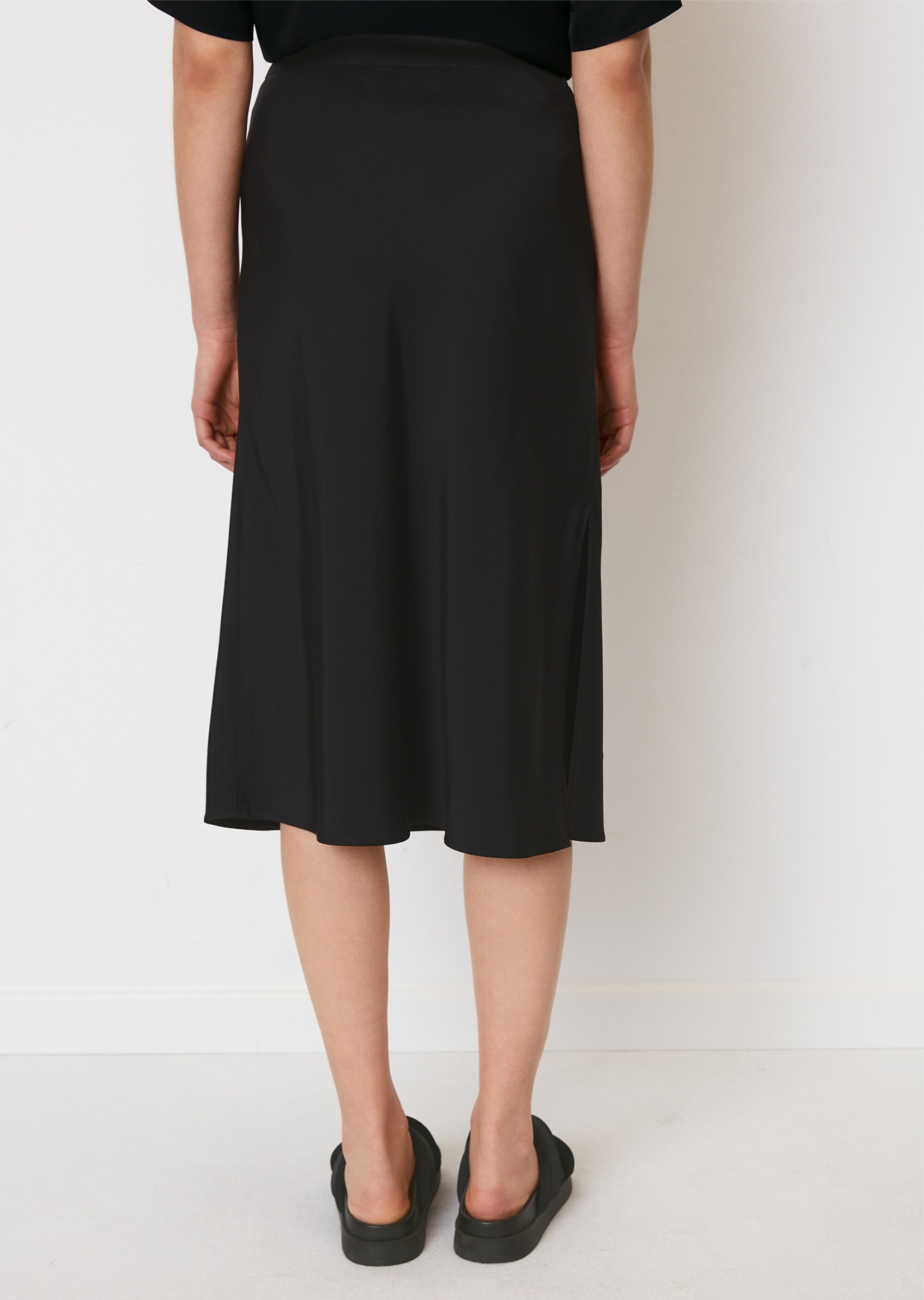 Fließender Slip Skirtaus Viskose-Twill