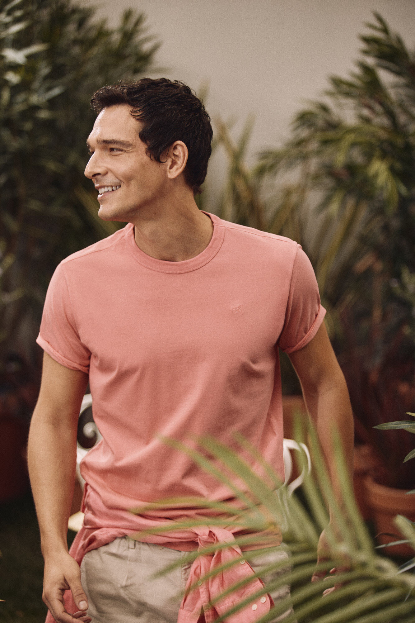 Camiseta básica com bordado de avião OOTO - Coral