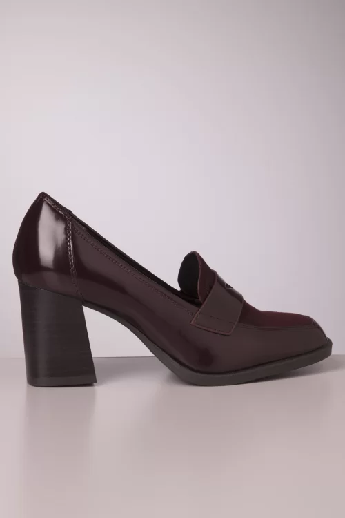 Tamaris Carmen Loafer stijl pumps in wijnrood