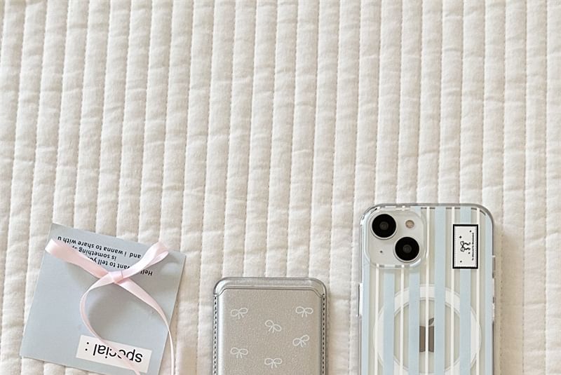 Karnemelk - Magnetische telefoonkaarthouder van imitatieleer met strikprint