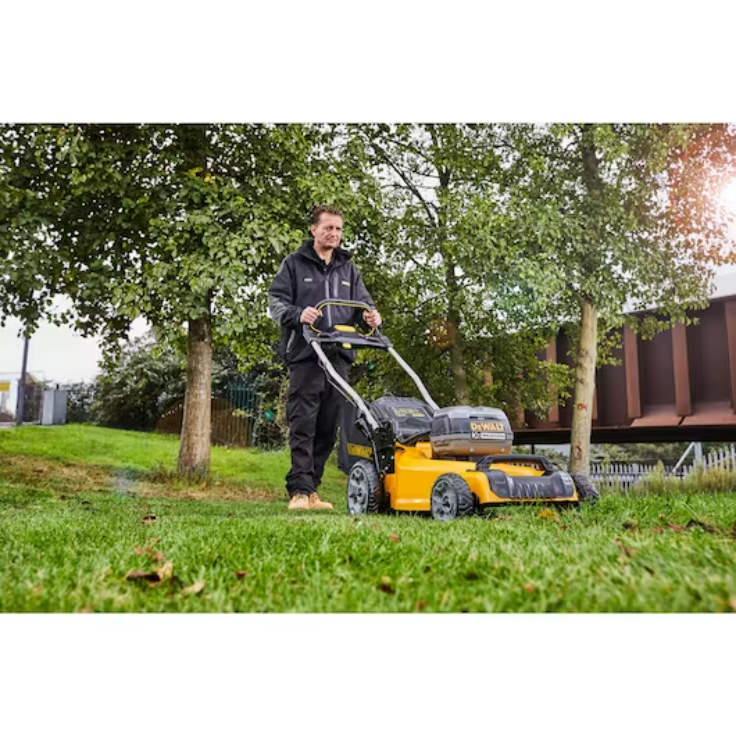 DeWALT DCMW564P2 18V Li-Ion Accu Grasmaaier set (2x 5.0Ah accu) incl. 1 opvangzak - 55L - 48cm