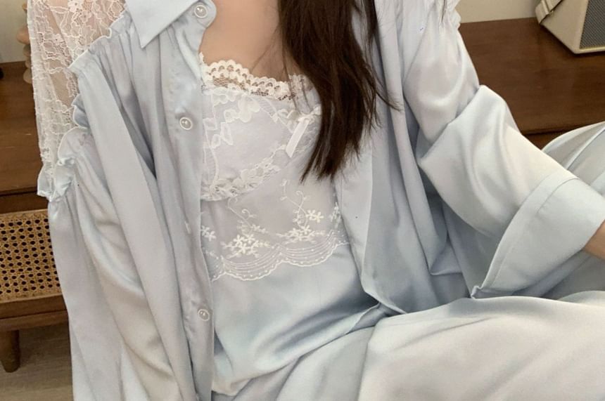 Almilo - Pyjamaset: Hemdje met strik en kant + Shirt met lange mouwen en kraag en ruches + Shorts + Broek