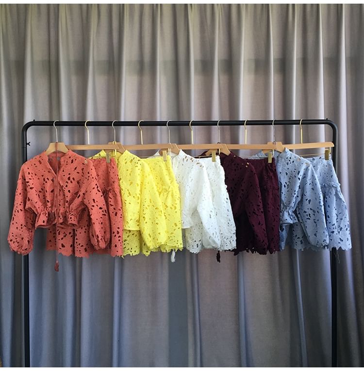 Dudu - Set: geperforeerde crop top met pofmouwen + hoge A-lijn minirok