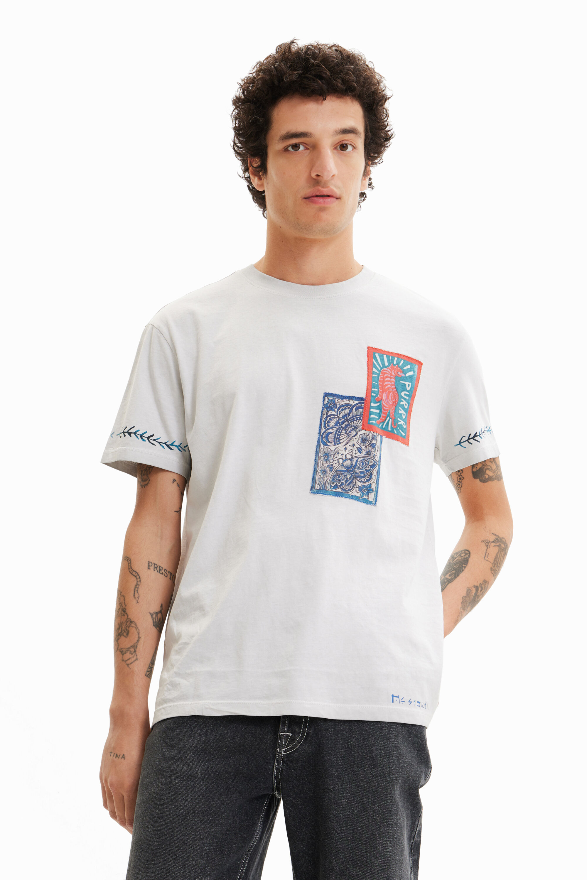 T-shirt avec patchs et imprimés