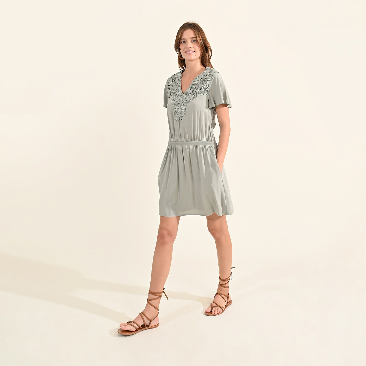 MOLLY BRACKEN<br>Vestido curto com detalhes bordados