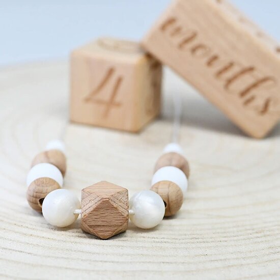 Collier d'allaitement et de portage   Blanc effet nacre et bois        de               Irréversible