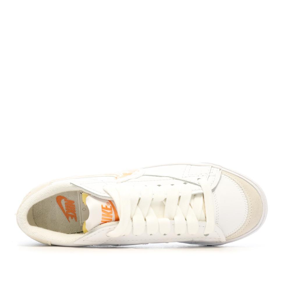 Nike Baskets Blanches/Orange Mixte Nike Blazer Low 77 Jumbo