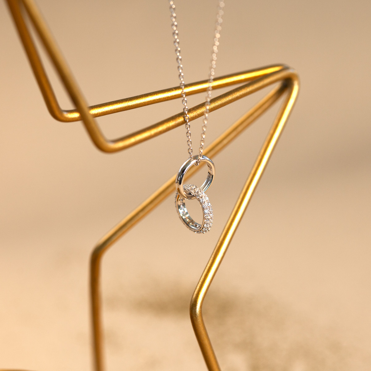 Collier argent 925 zirconias 42 à 45 cm, motif anneaux entrelacés
