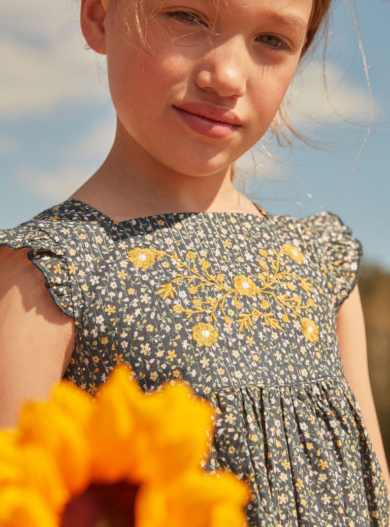 Robe noire à imprimé fleuri