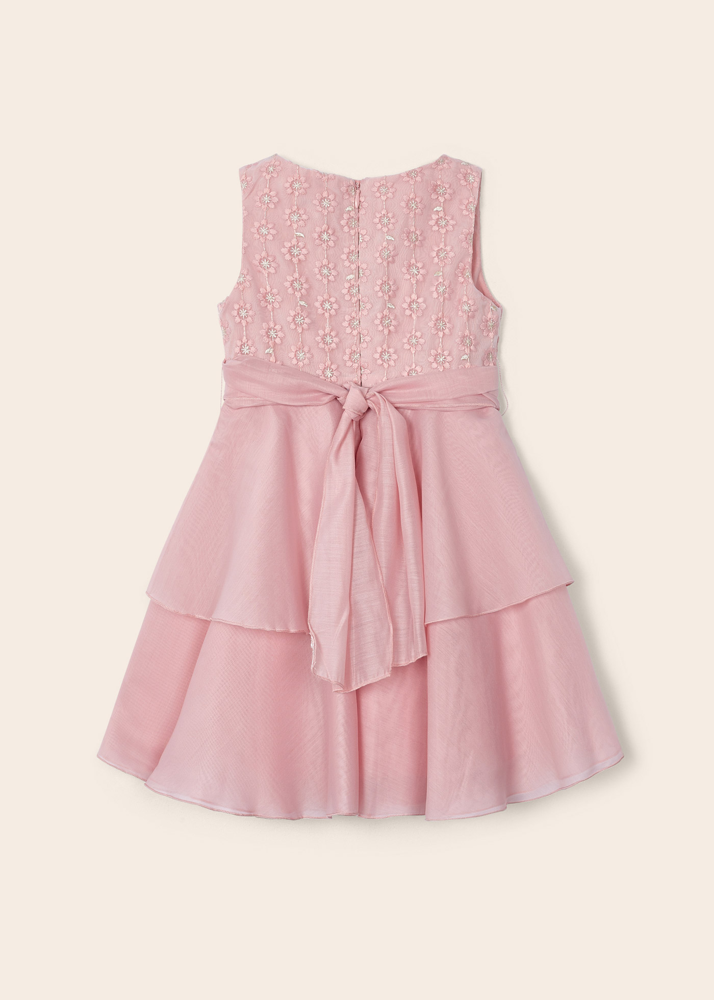 Vestido com saia franzida e bordado para menina