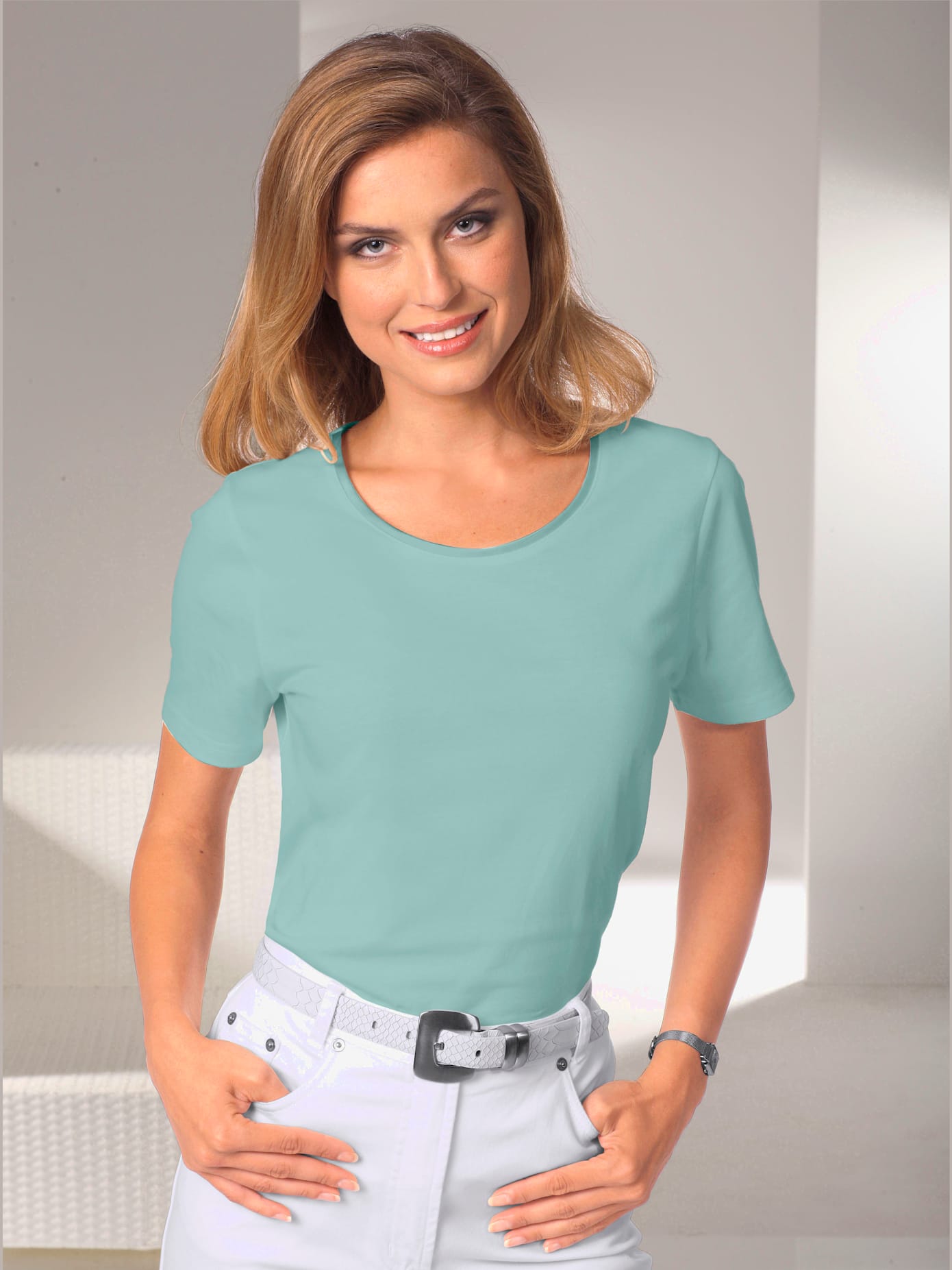 T-shirt simple avec effet brillant sur encolure