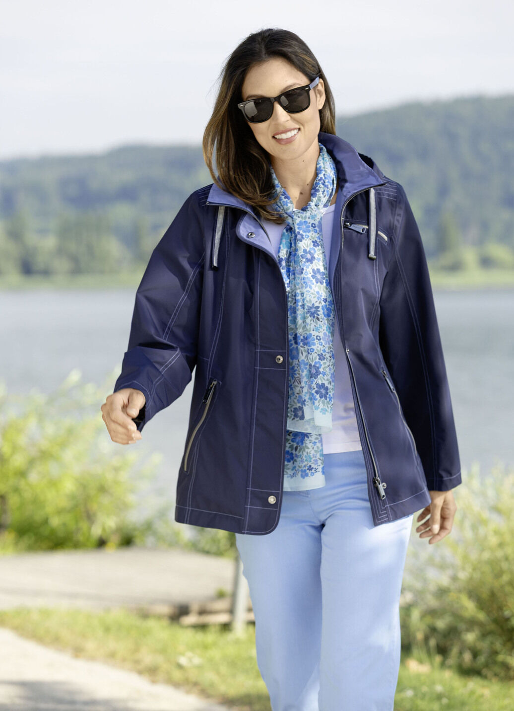 Funktionsjacke mit abnehmbarer Kapuze