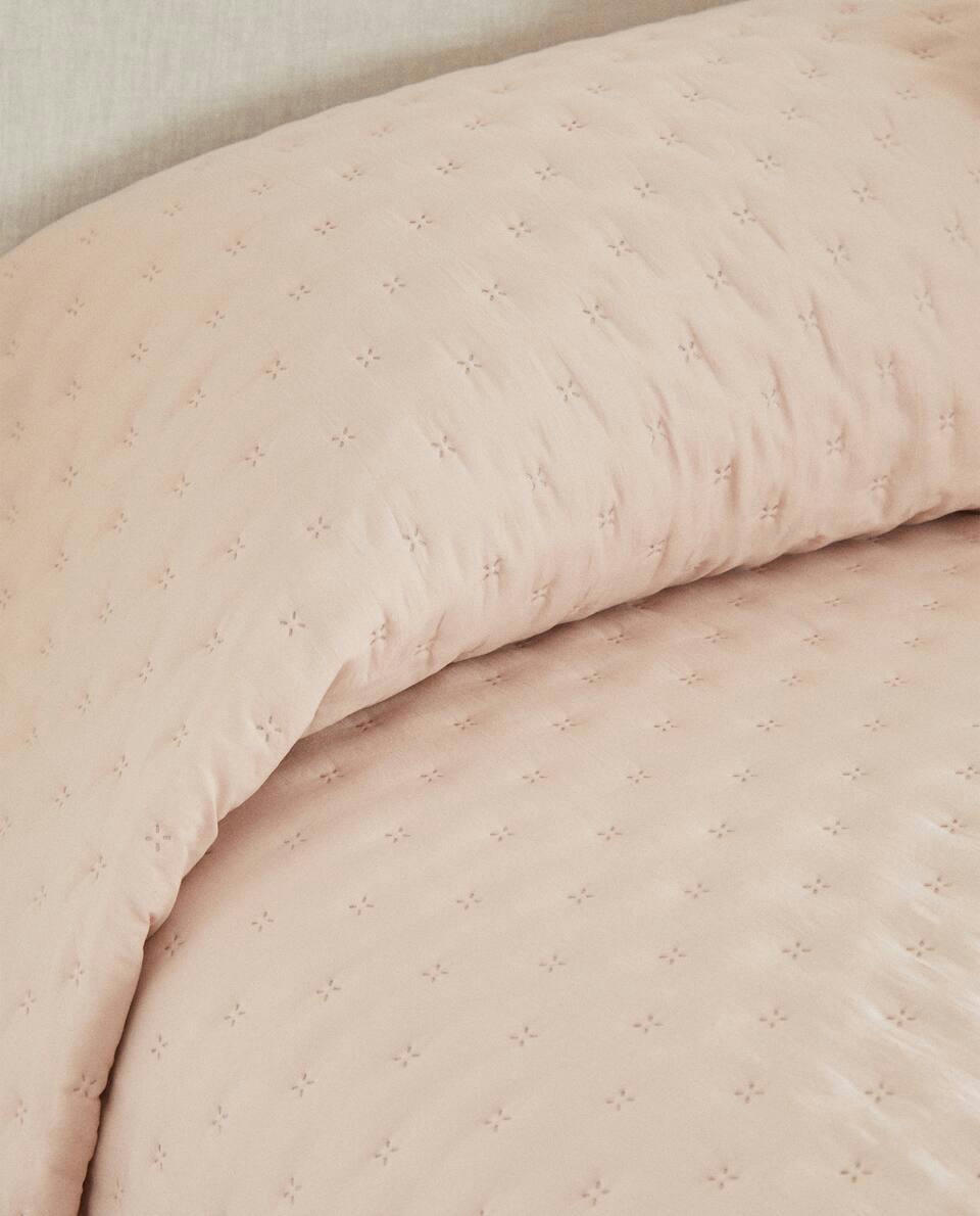 COLCHA ACOLCHOADA COM BOLINHAS