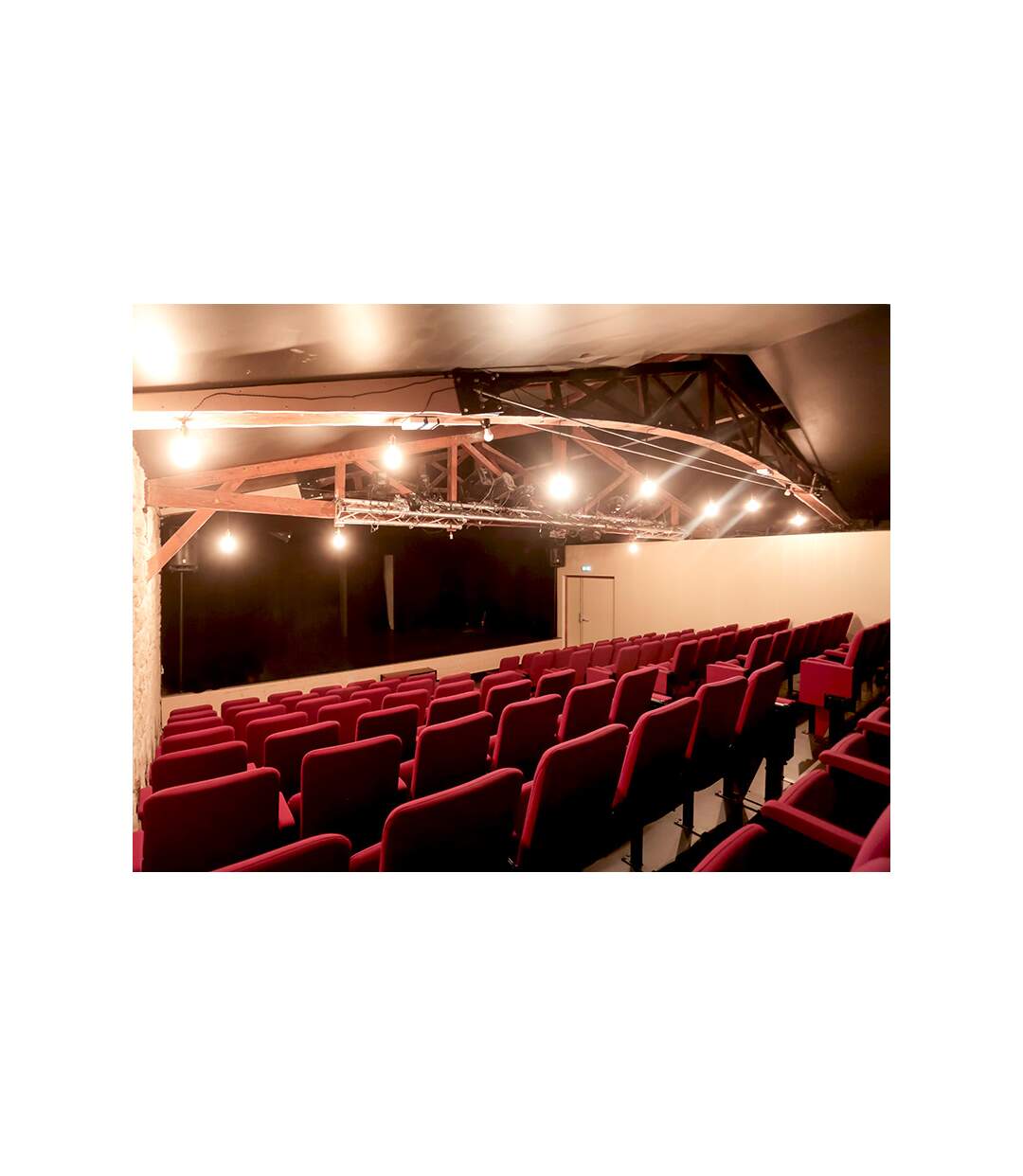 SMARTBOX - 4 entrées au Théâtre Le Funambule à Paris - Coffret Cadeau Sport & Aventure