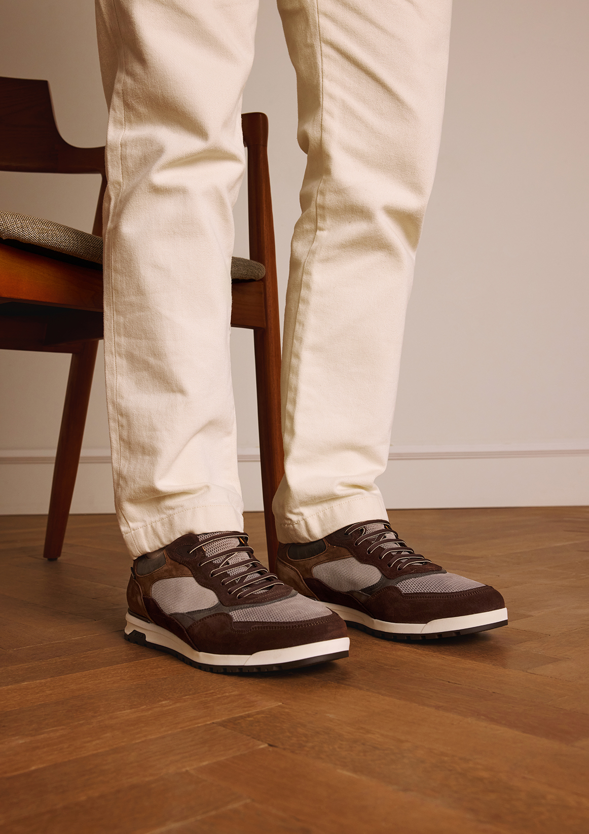 Bruine suède sneakers