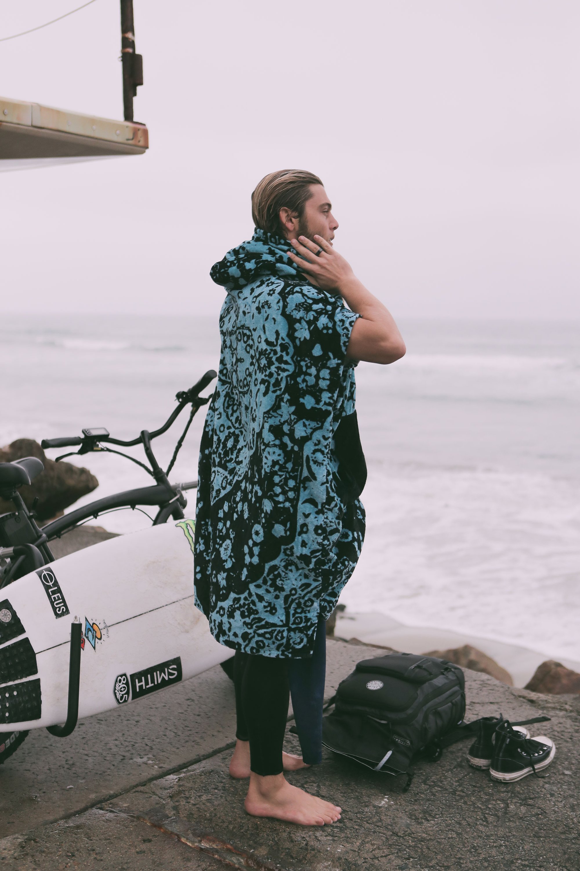 LEUS Poncho Conner Coffin L