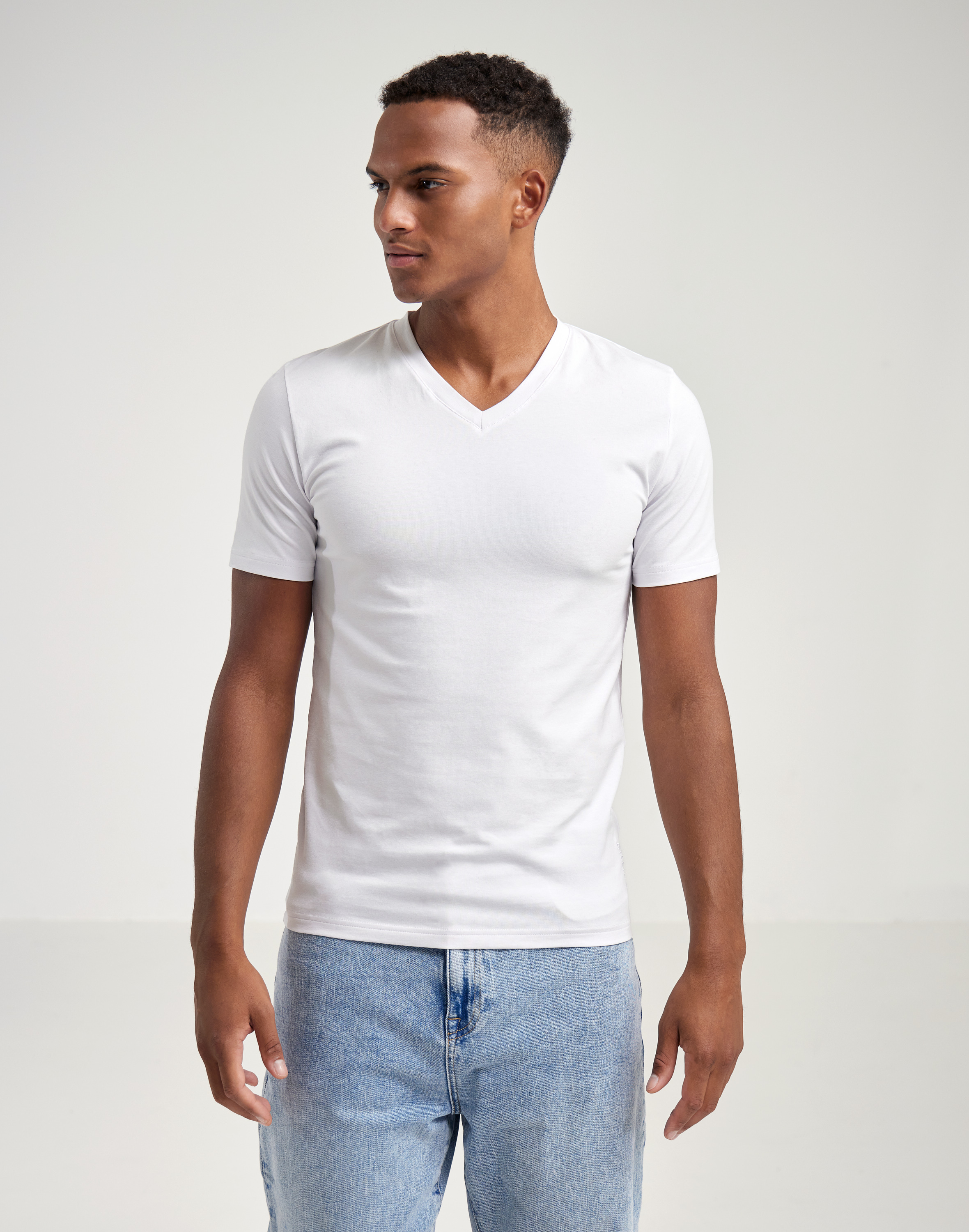 T-shirt met v-hals voor heren in Wit