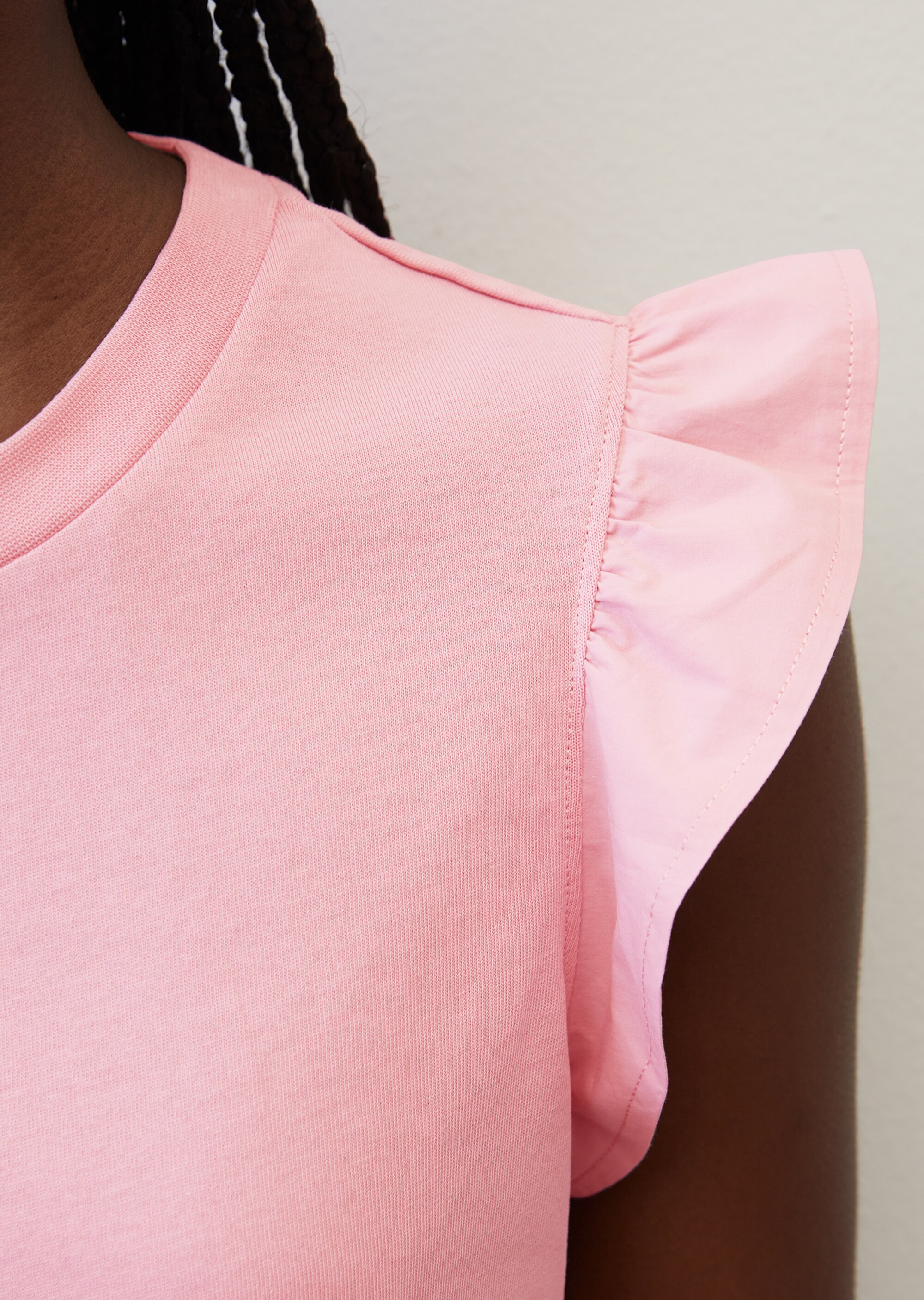 Volant-T-Shirt loose aus Material-Mix