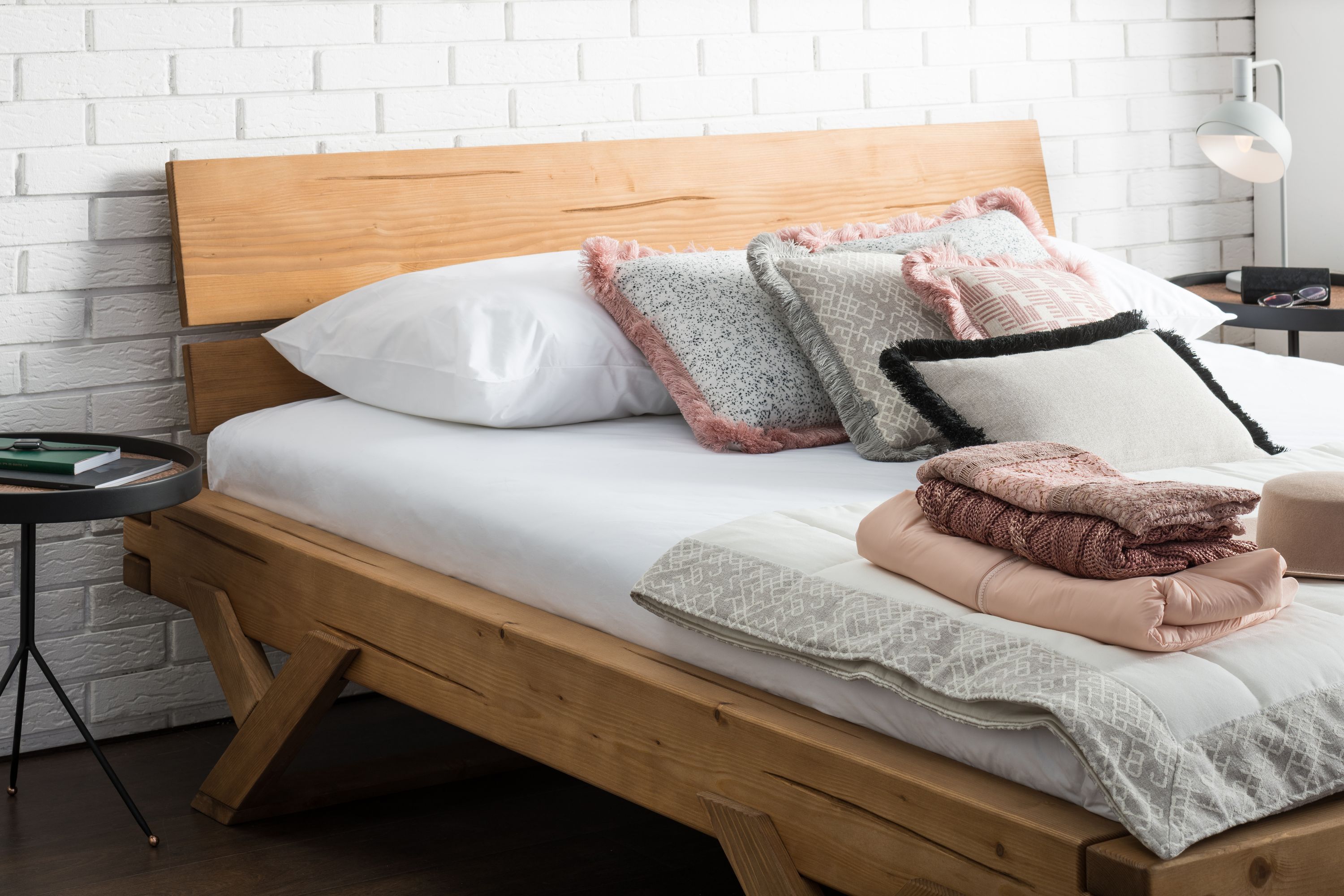 Balkenbett 140 x 200cm Massivholz Bettgestell Doppelbett Ehebett Bettrahmen
