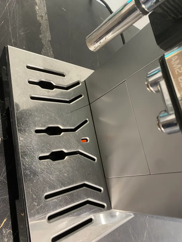 [OUTLET] - De'Longhi PrimaDonna Class ECAM 550.85.MS - Automatisk kaffemaskine med mælkeskummer - 19 bar - metal/sort